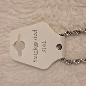 24 inch stainless steel beautiful 😍 🤩 unisex rope chain!!!!